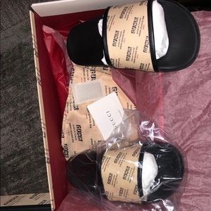 Gucci Label Print Slides